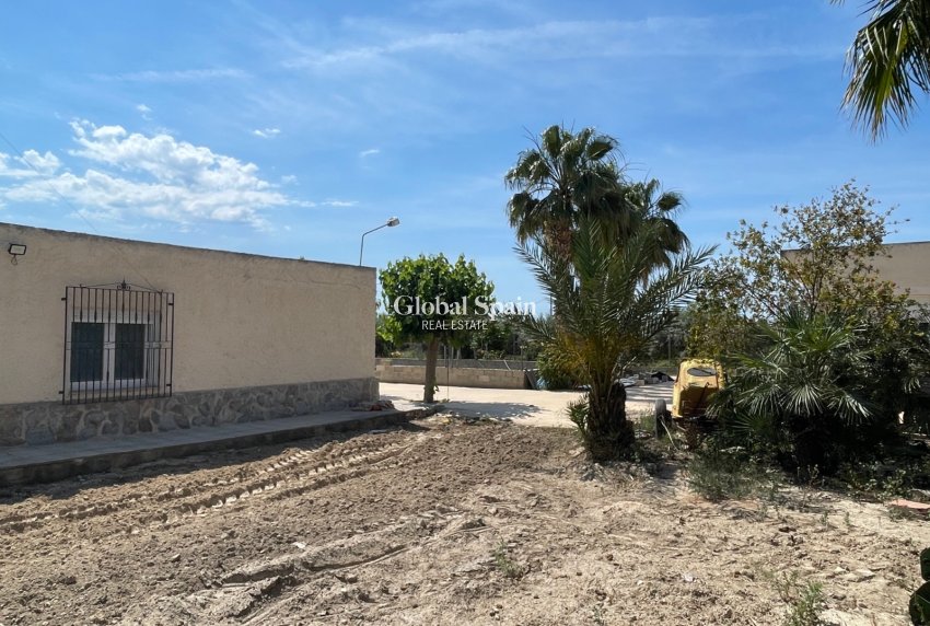 Resale - VILLA -
CREVILLENTE - Inland