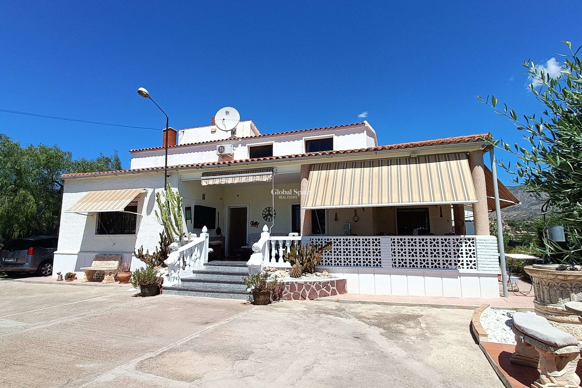 Resale - VILLA -
CREVILLENTE - Inland