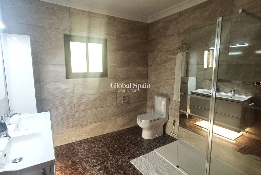 Resale - VILLA -
CREVILLENTE - Inland