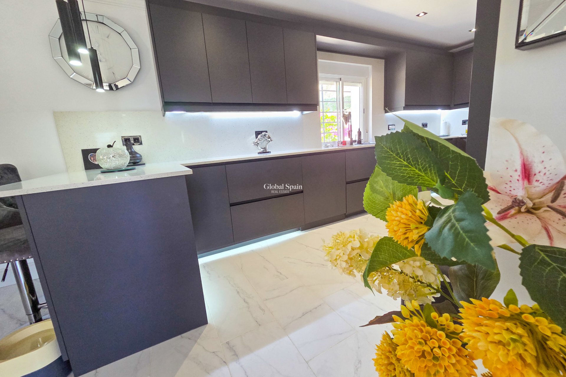 Resale - VILLA -
CREVILLENTE - Inland