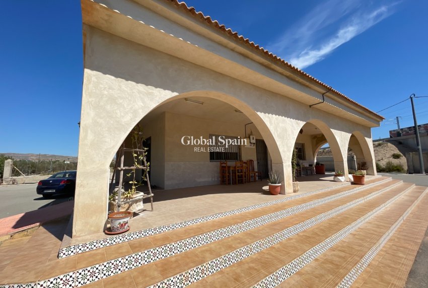 Resale - VILLA -
CREVILLENTE - Inland