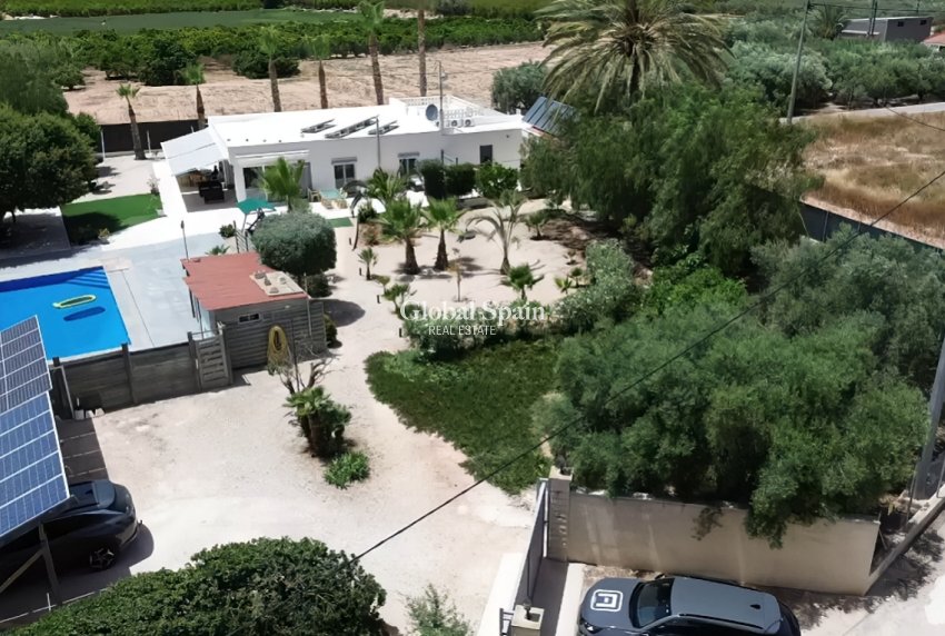 Resale - VILLA -
CREVILLENTE