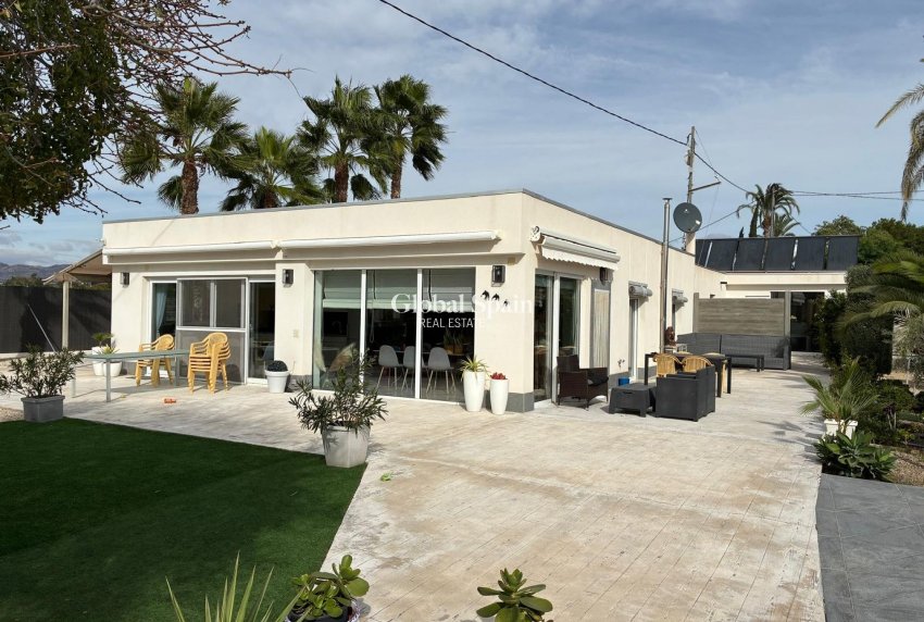 Resale - VILLA -
CREVILLENTE