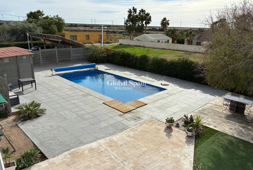 Resale - VILLA -
CREVILLENTE