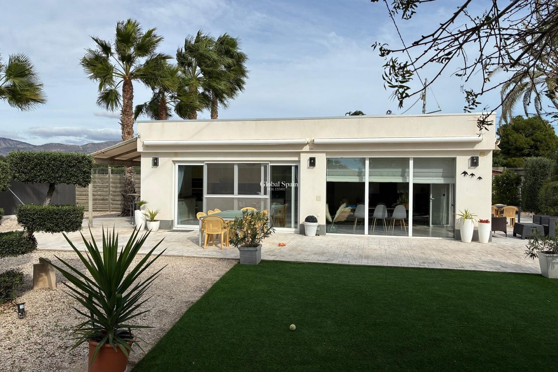 Resale - VILLA -
CREVILLENTE