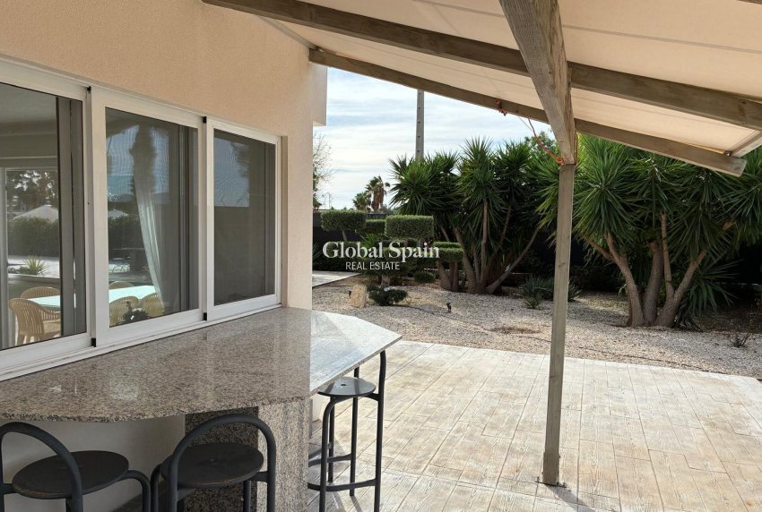 Resale - VILLA -
CREVILLENTE