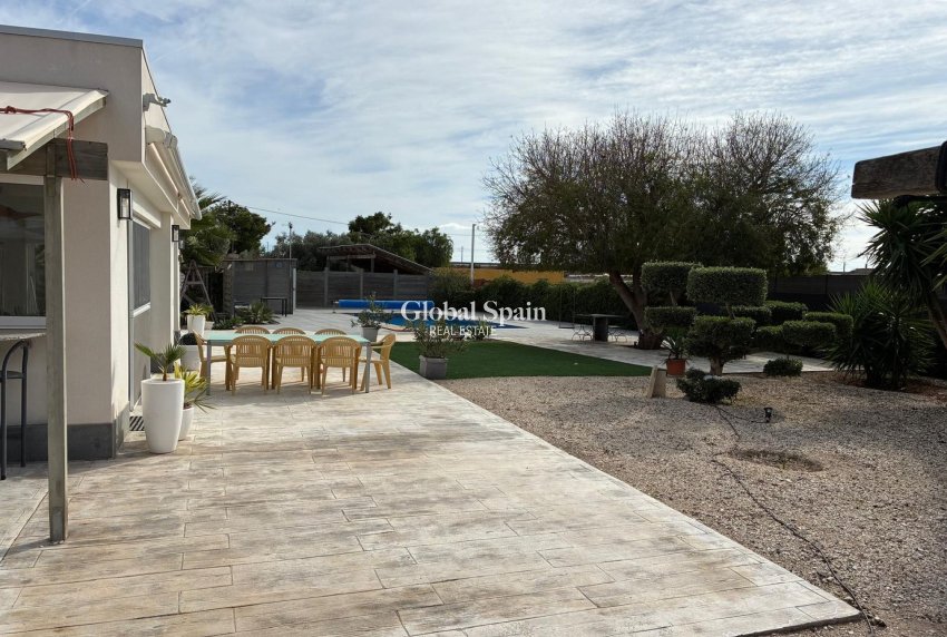 Resale - VILLA -
CREVILLENTE