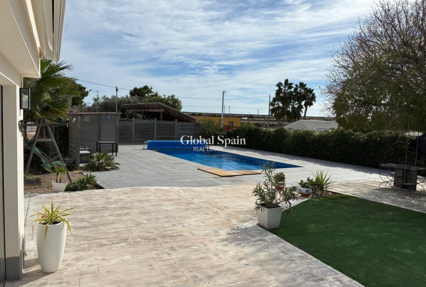 Resale - VILLA -
CREVILLENTE