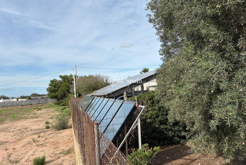 Resale - VILLA -
CREVILLENTE
