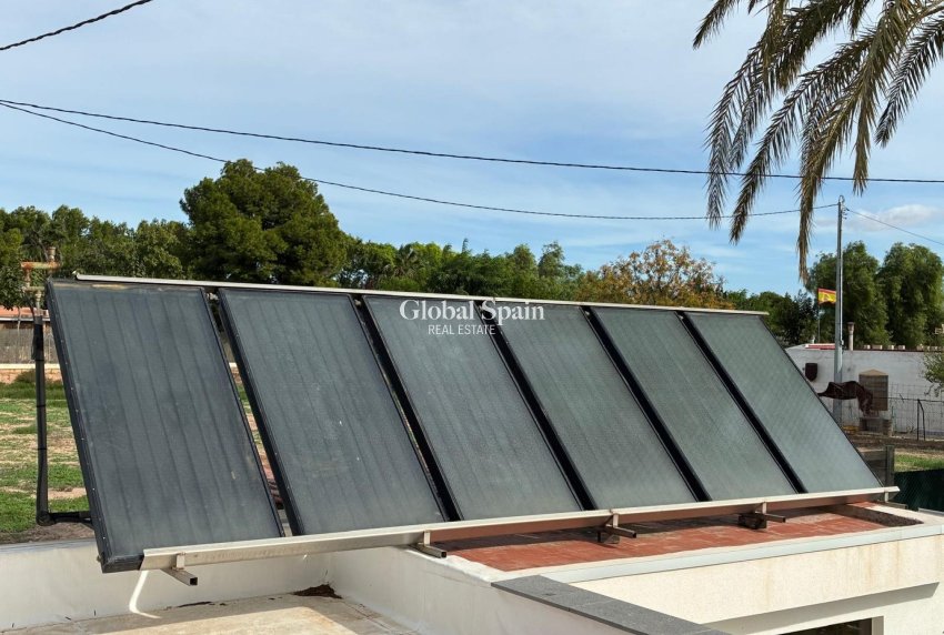 Resale - VILLA -
CREVILLENTE