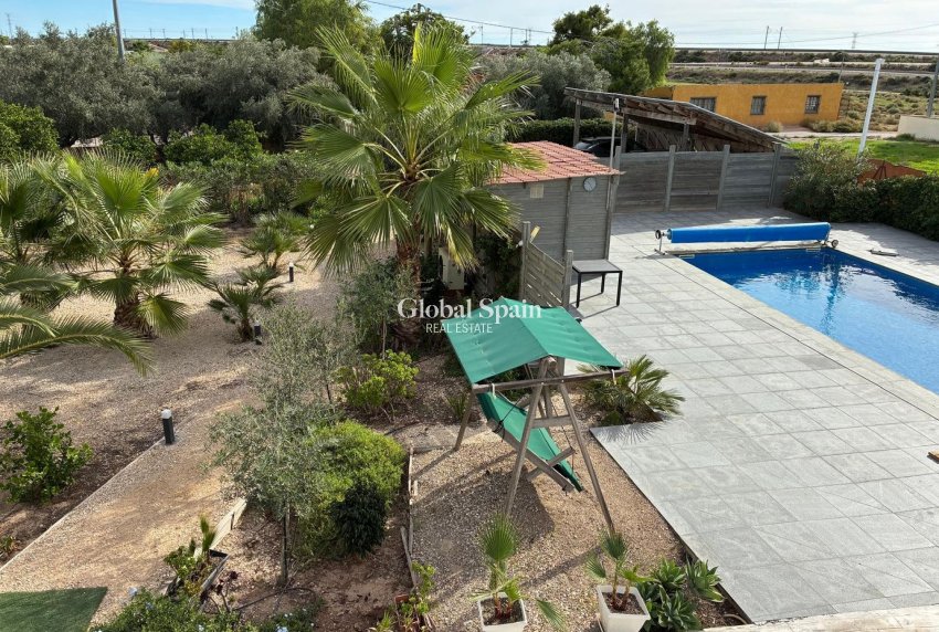 Resale - VILLA -
CREVILLENTE