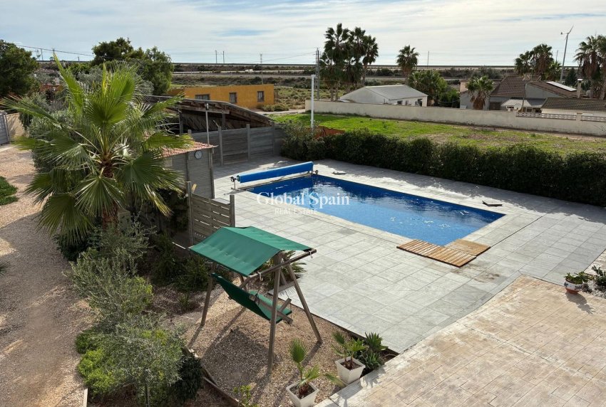 Resale - VILLA -
CREVILLENTE