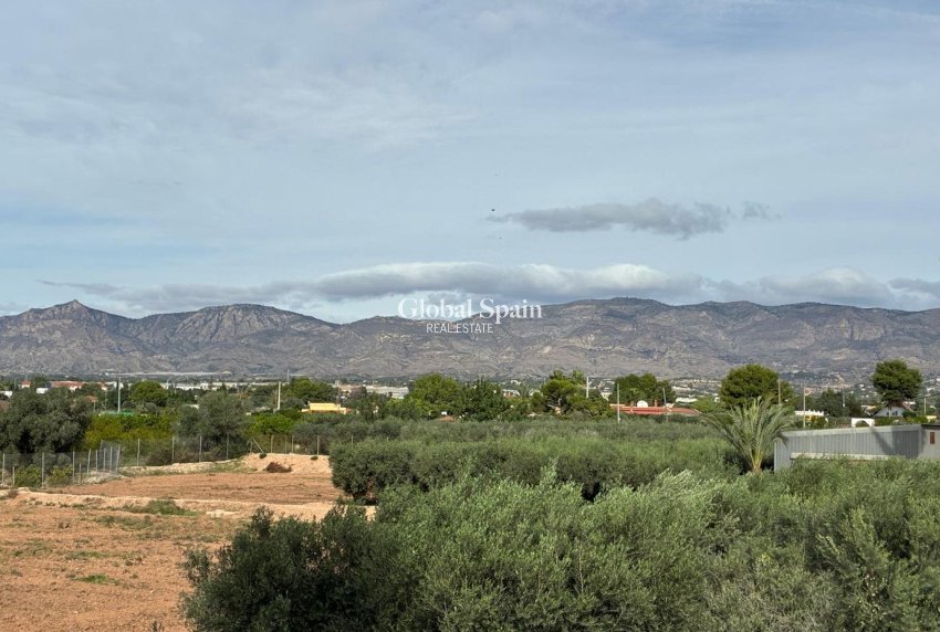Resale - VILLA -
CREVILLENTE