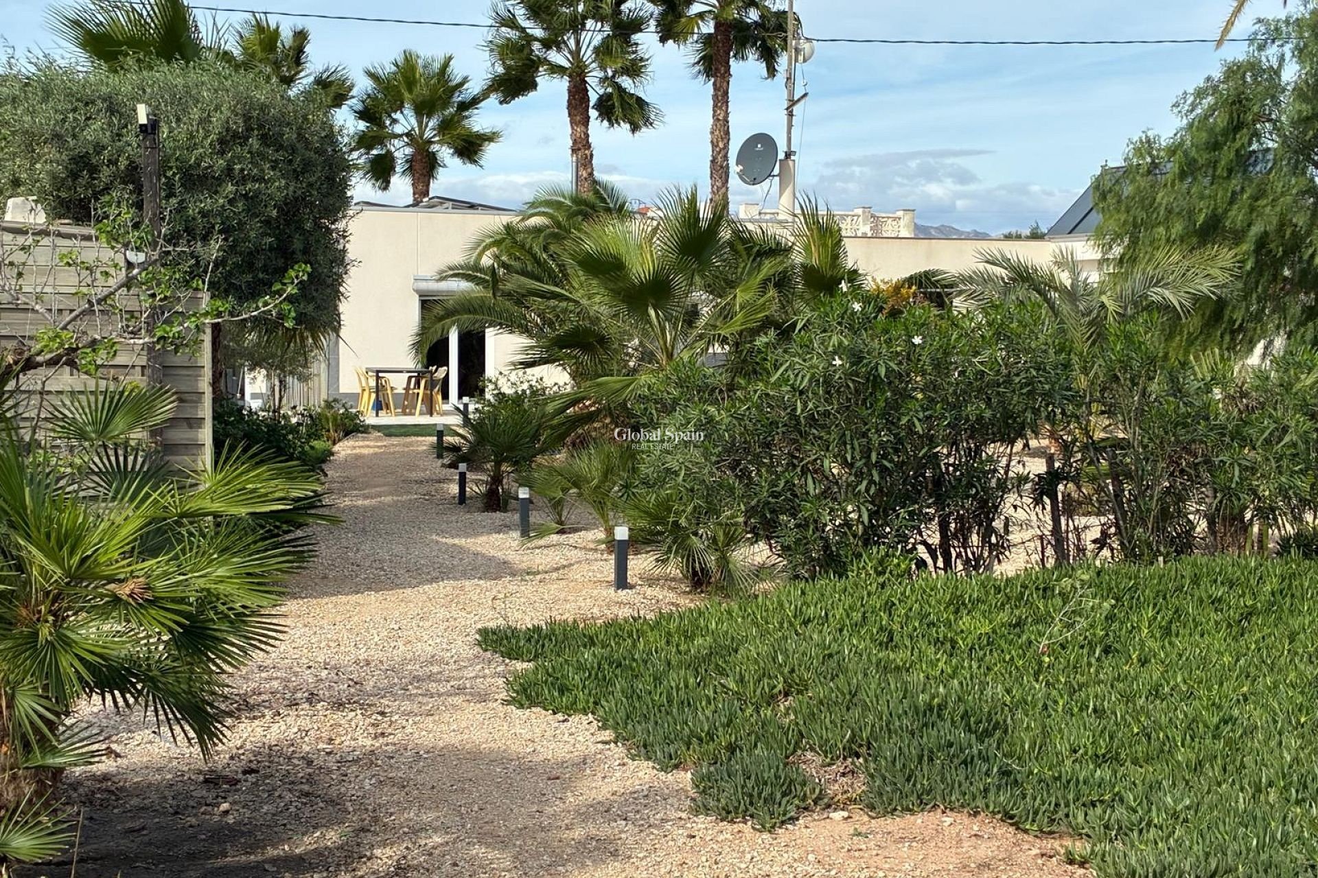Resale - VILLA -
CREVILLENTE