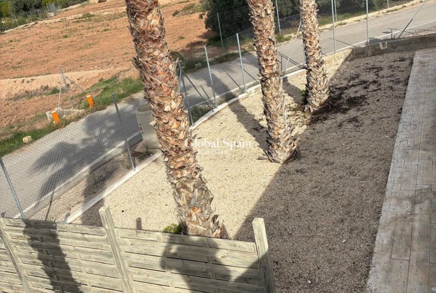 Resale - VILLA -
CREVILLENTE