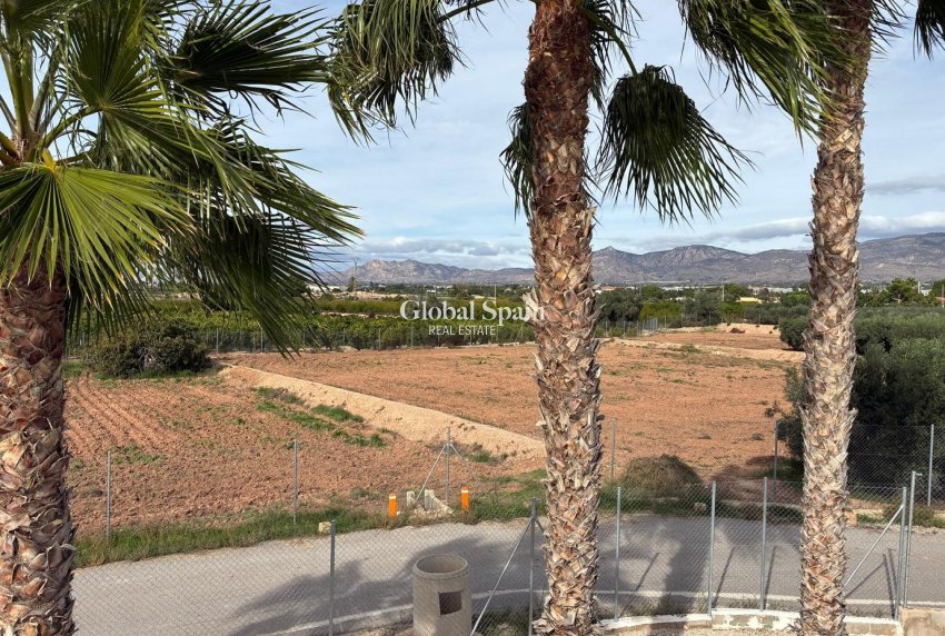 Resale - VILLA -
CREVILLENTE