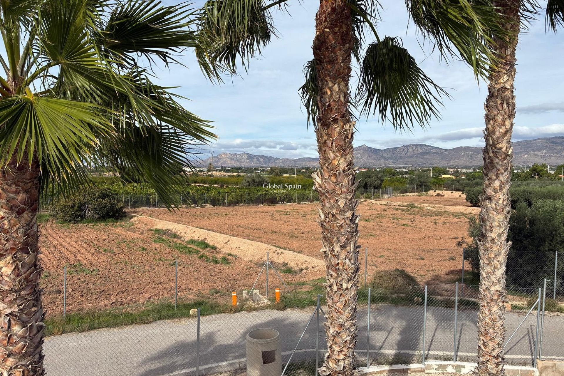 Resale - VILLA -
CREVILLENTE