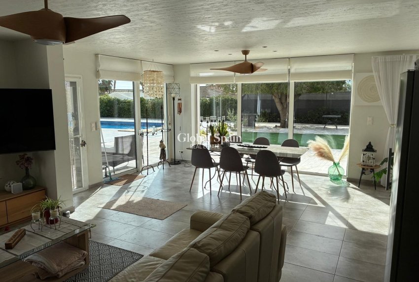 Resale - VILLA -
CREVILLENTE