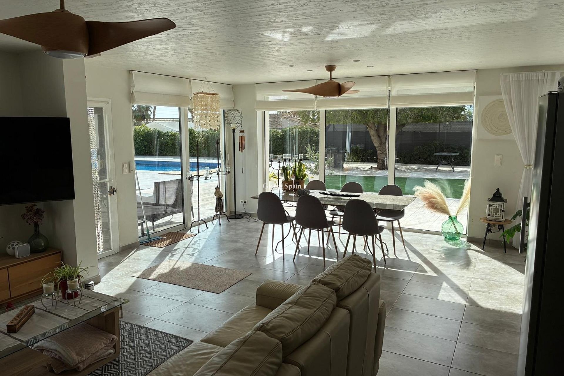 Resale - VILLA -
CREVILLENTE