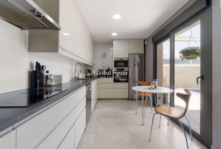 Resale - Villa -
DAYA NUEVA - Comunidad valenciana