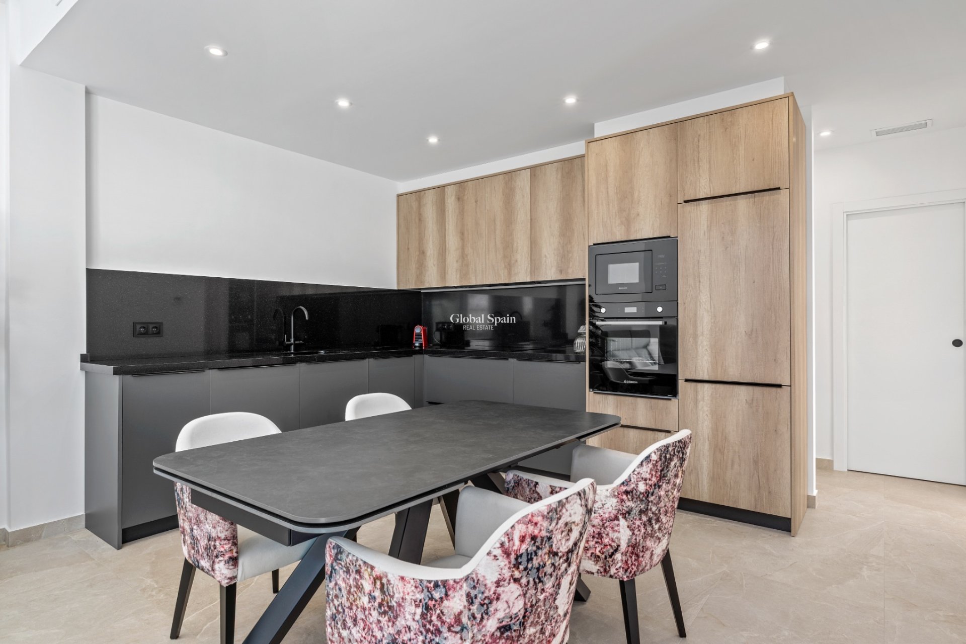 Resale - VILLA -
DAYA NUEVA - Costa Blanca South