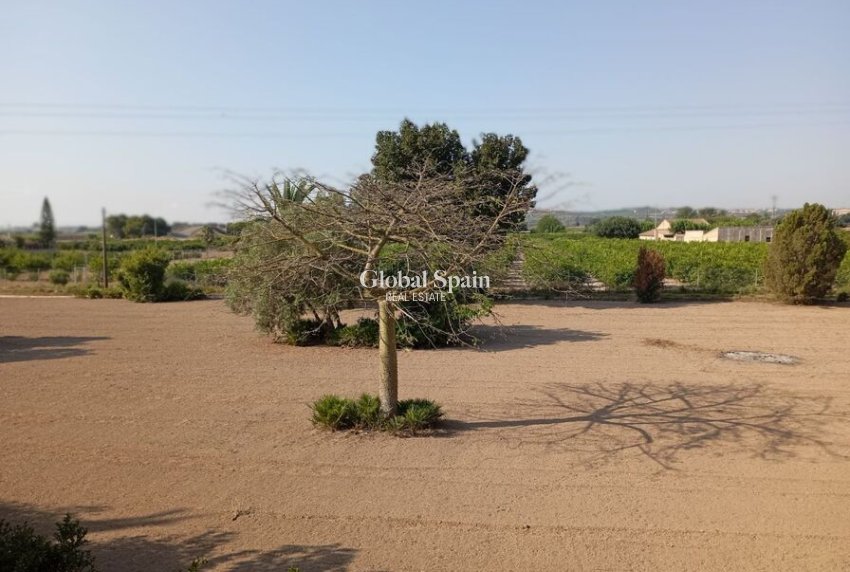 Resale - VILLA -
DAYA NUEVA - Costa Blanca