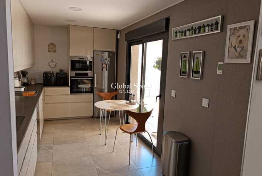 Resale - VILLA -
DAYA NUEVA - Costa Blanca