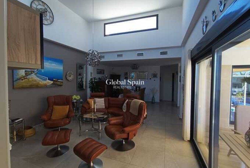 Resale - VILLA -
DAYA NUEVA - Costa Blanca