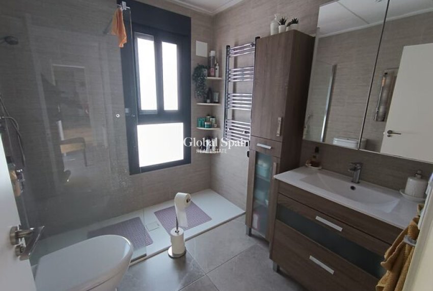 Resale - VILLA -
DAYA NUEVA - Costa Blanca