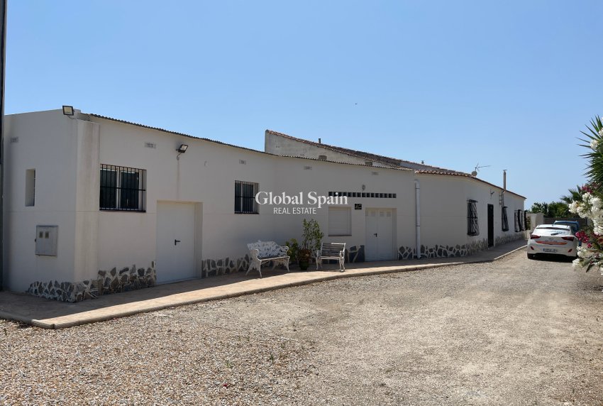 Resale - VILLA -
DAYA NUEVA - Costa Blanca