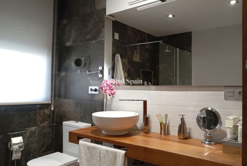 Resale - VILLA -
DAYA NUEVA - Costa Blanca