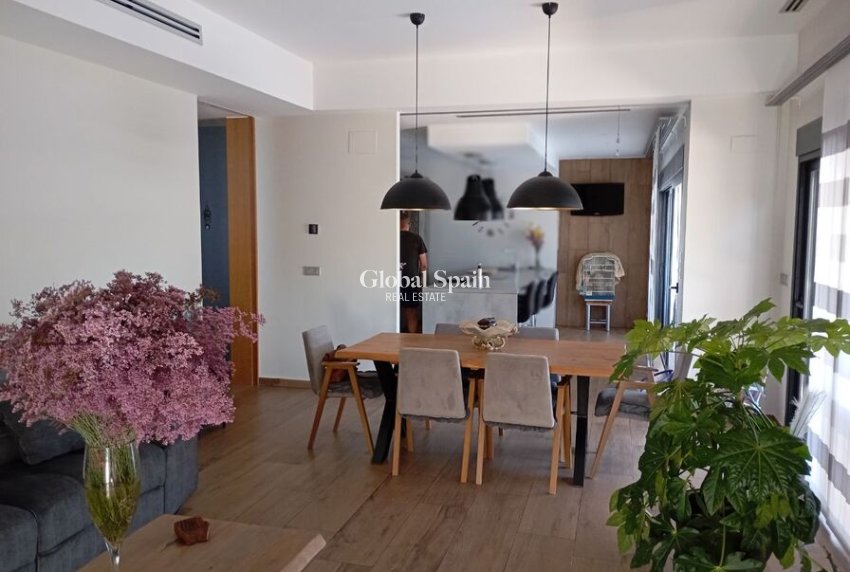 Resale - VILLA -
DAYA NUEVA - Costa Blanca