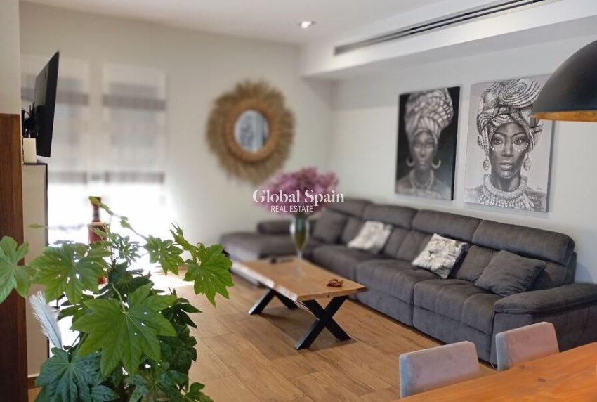 Resale - VILLA -
DAYA NUEVA - Costa Blanca