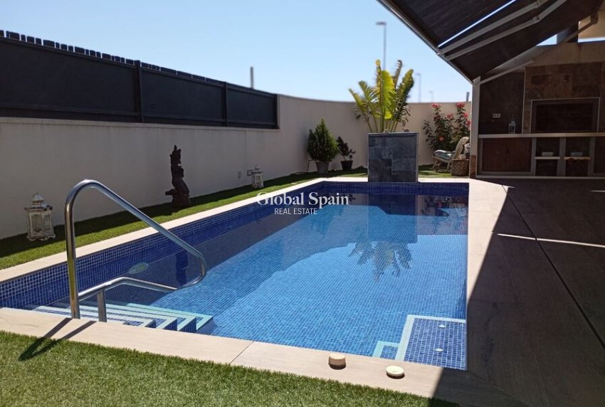 Resale - VILLA -
DAYA NUEVA - Costa Blanca