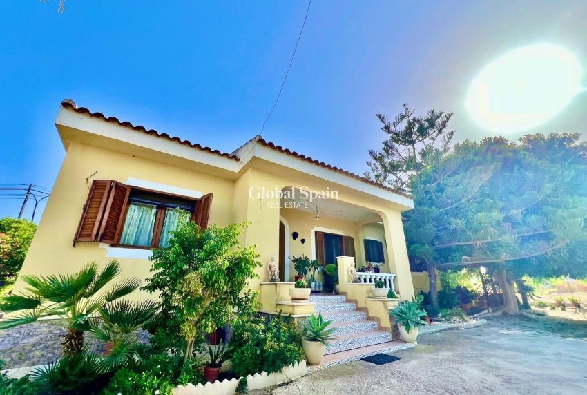 Resale - VILLA -
DAYA VIEJA - Costa Blanca Sur