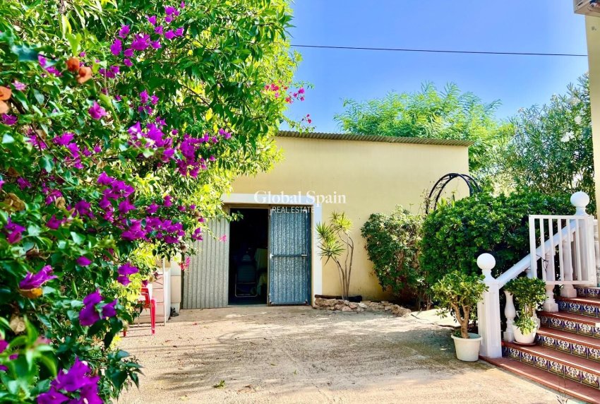 Resale - VILLA -
DAYA VIEJA - Costa Blanca Sur