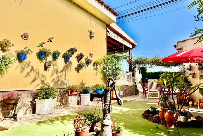 Resale - VILLA -
DAYA VIEJA - Costa Blanca Sur