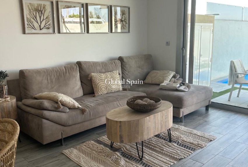 Resale - VILLA -
DAYA VIEJA - Costa Blanca