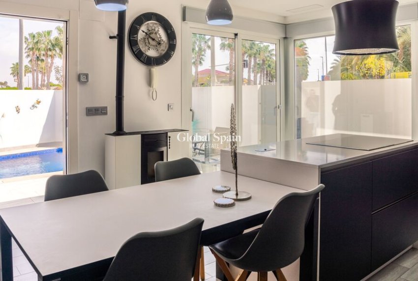 Resale - VILLA -
DAYA VIEJA - Costa Blanca