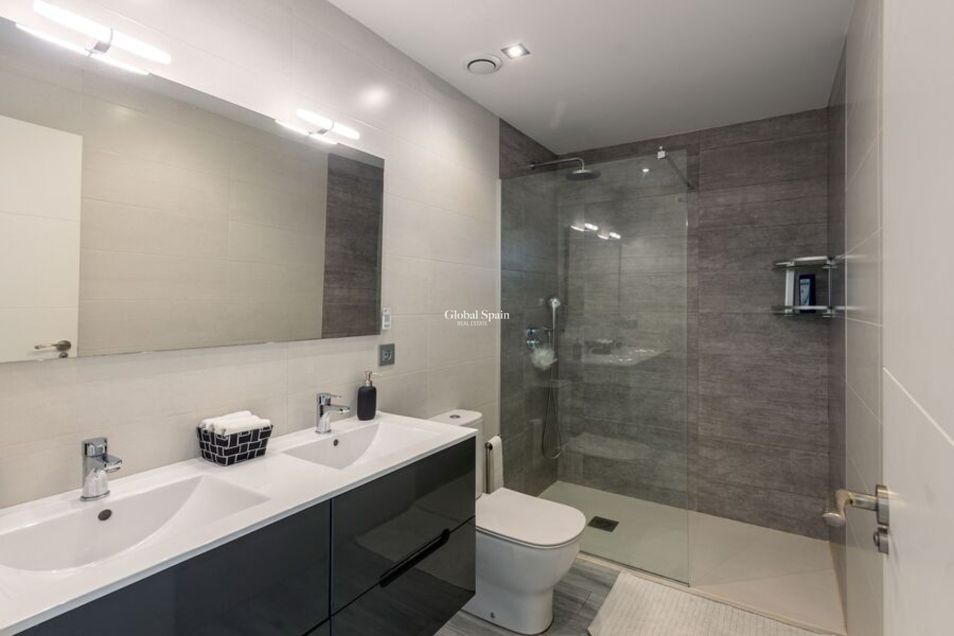 Resale - VILLA -
DAYA VIEJA - Costa Blanca