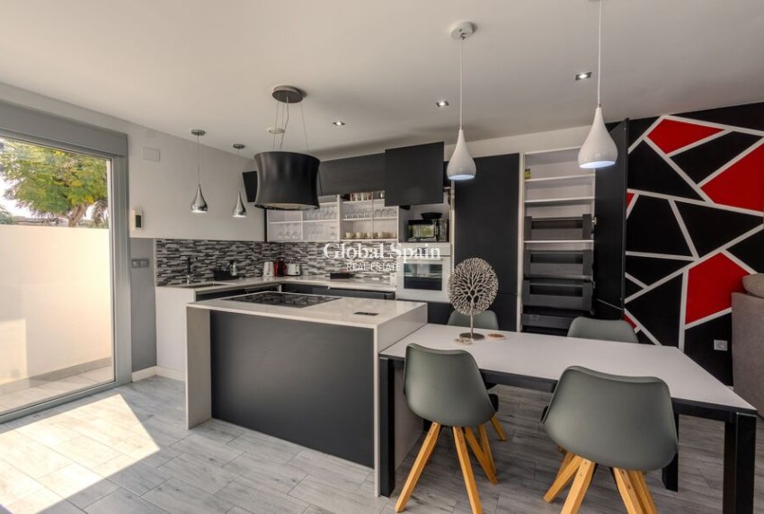 Resale - VILLA -
DAYA VIEJA - Costa Blanca