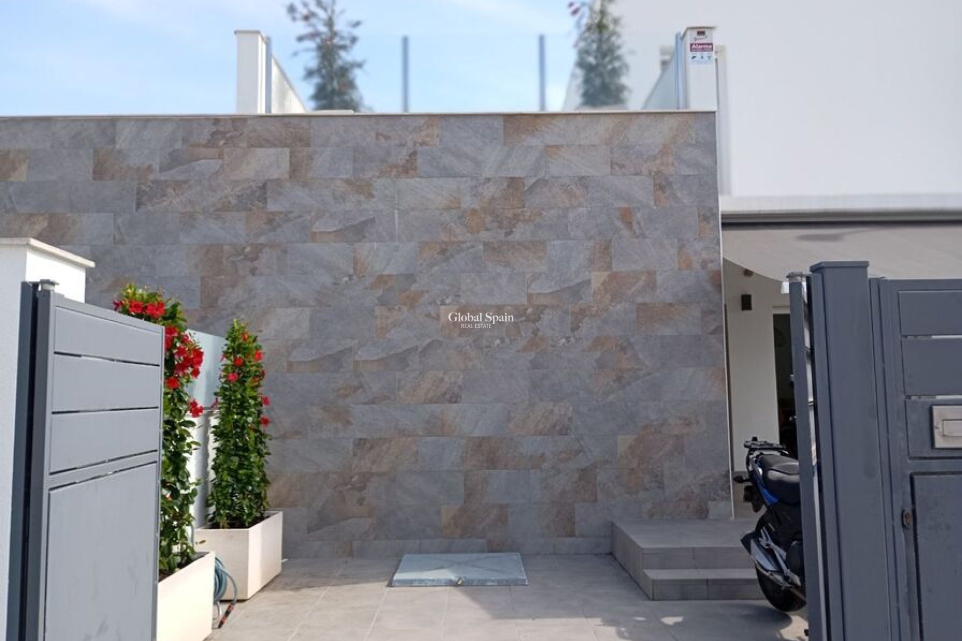 Resale - VILLA -
DAYA VIEJA - Costa Blanca