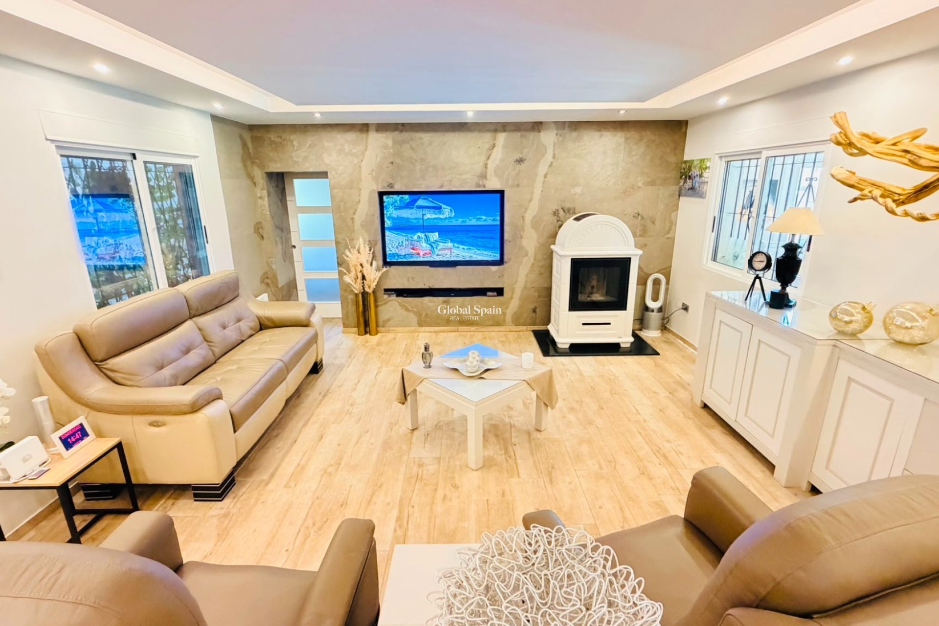 Resale - VILLA -
DAYA VIEJA - Costa Blanca