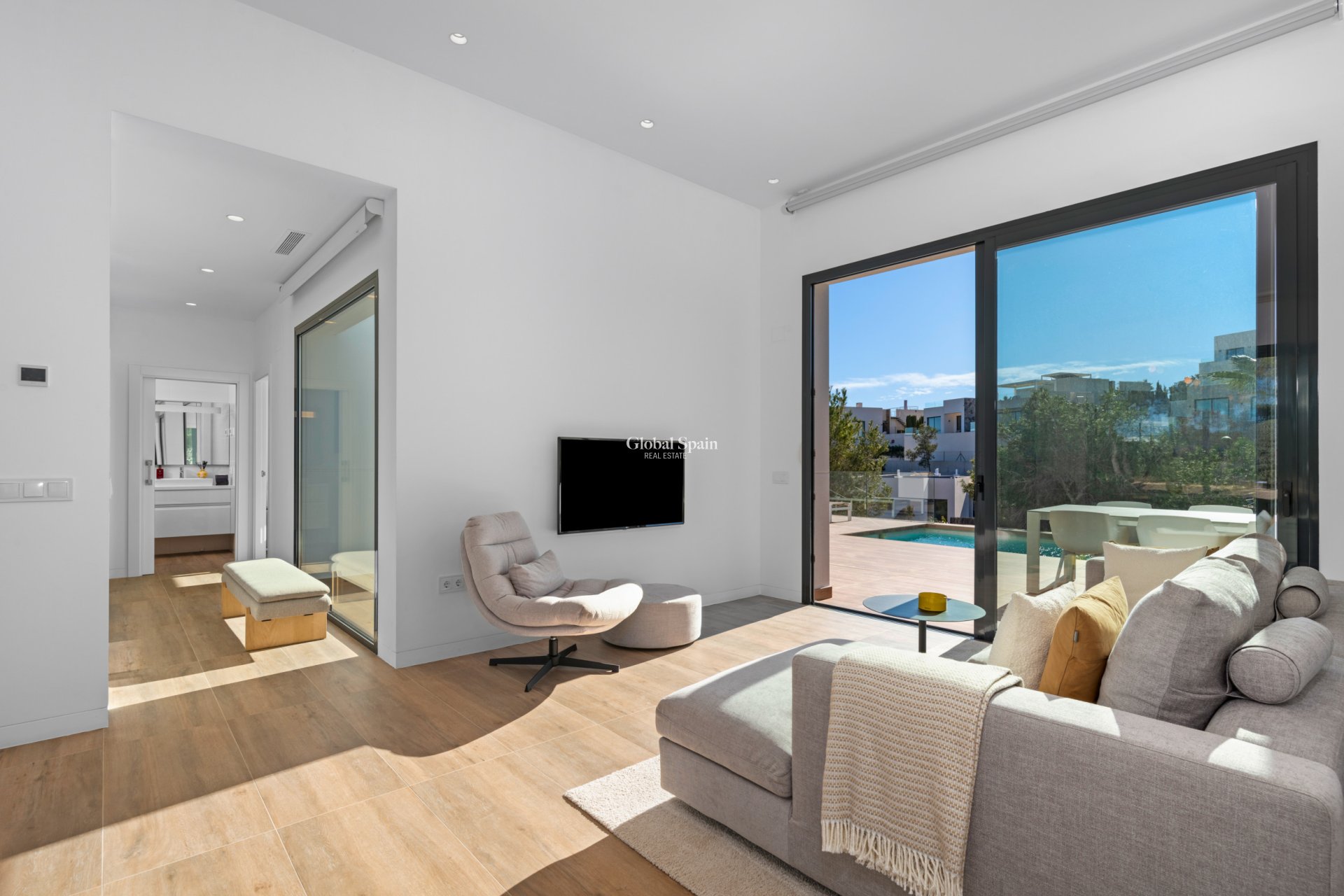 Resale - VILLA -
DEHESA DE CAMPOAMOR - Costa Blanca