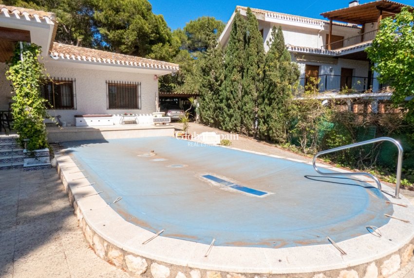 Resale - VILLA -
DEHESA DE CAMPOAMOR - Costa Blanca