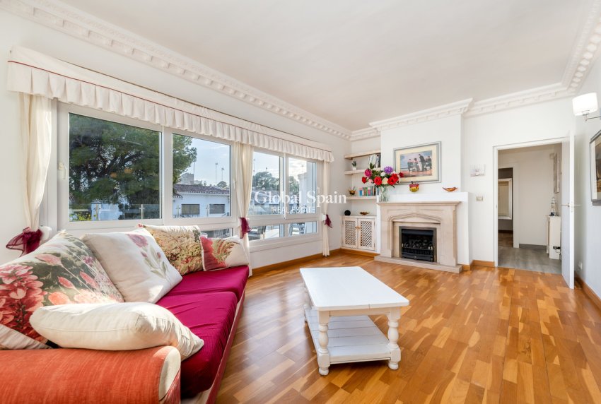 Resale - VILLA -
DEHESA DE CAMPOAMOR - Costa Blanca