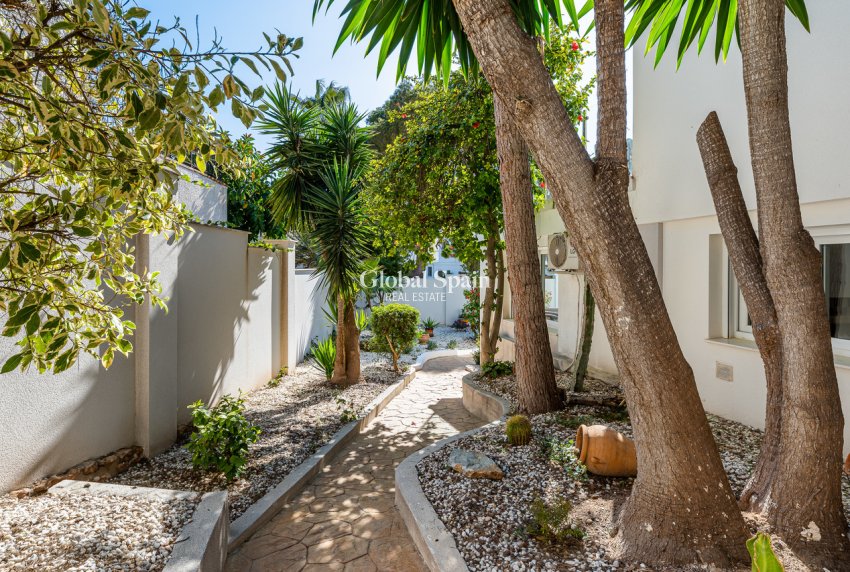 Resale - VILLA -
DEHESA DE CAMPOAMOR - Costa Blanca