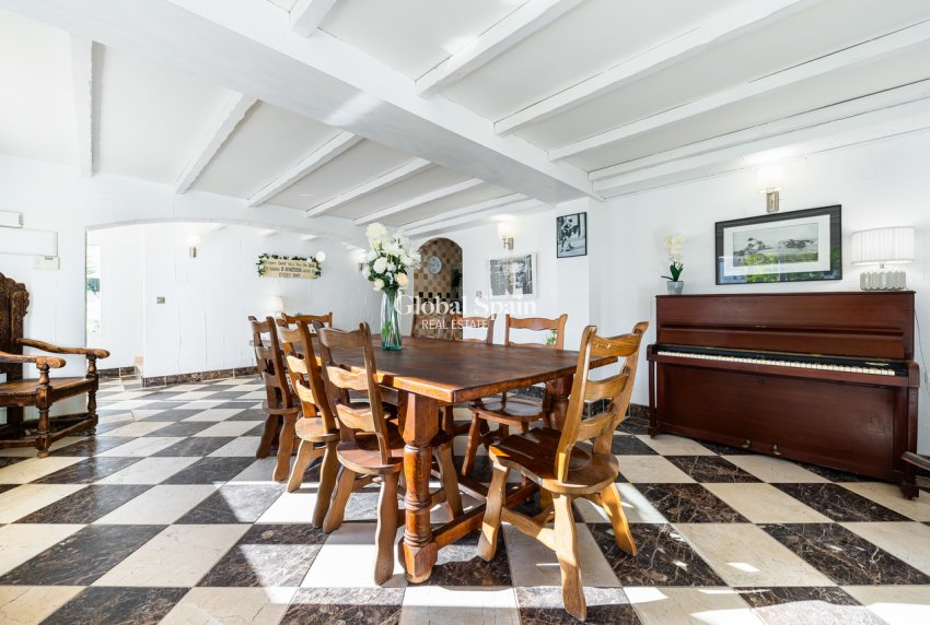 Resale - VILLA -
DEHESA DE CAMPOAMOR - Costa Blanca