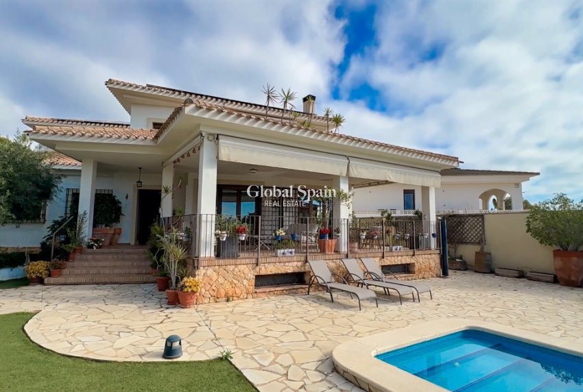 Resale - VILLA -
DEHESA DE CAMPOAMOR - Costa Blanca