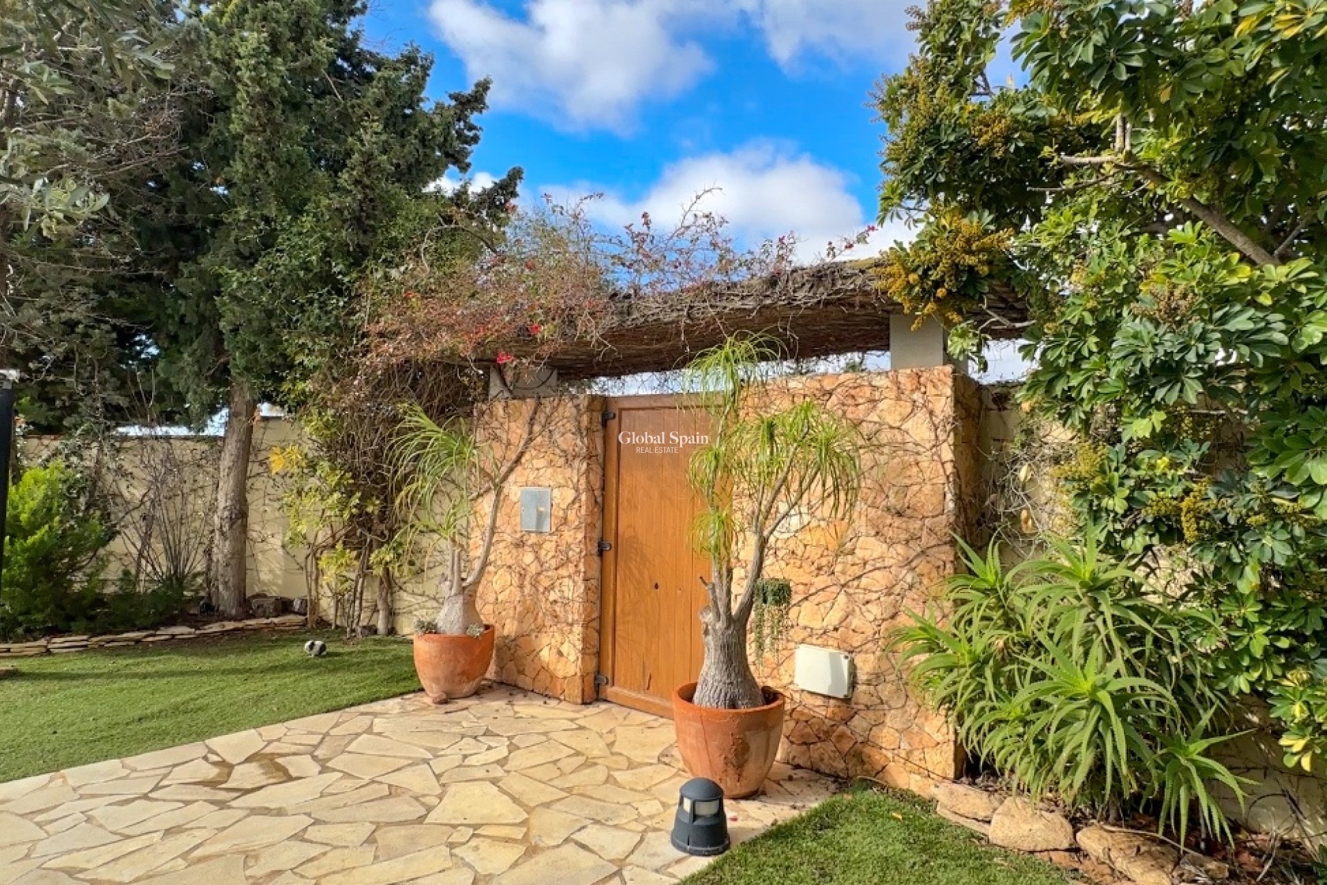 Resale - VILLA -
DEHESA DE CAMPOAMOR - Costa Blanca